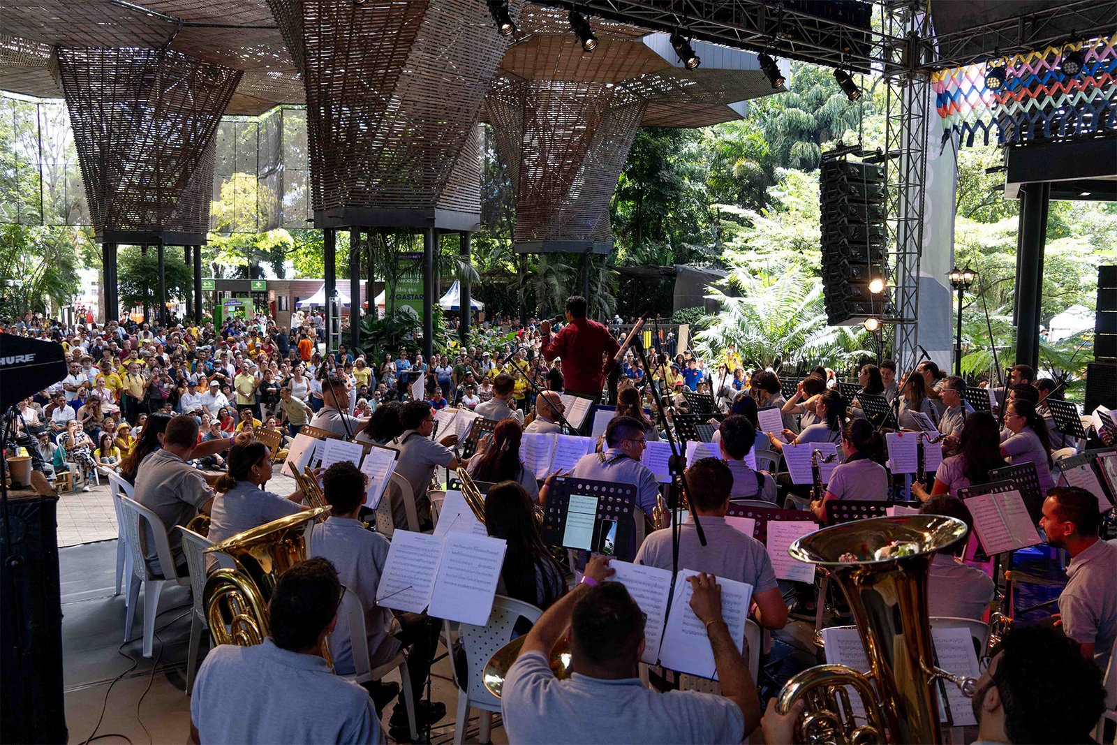 Bazar de la Confianza: Un Encuentro de Música, Danza y Alegría en el Jardín Botánico de Medellín